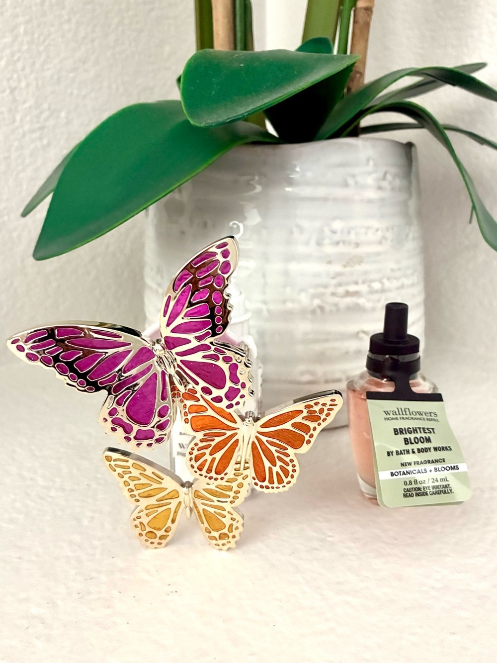 NWT Bath and Body Works butterfly plug in and wallflower